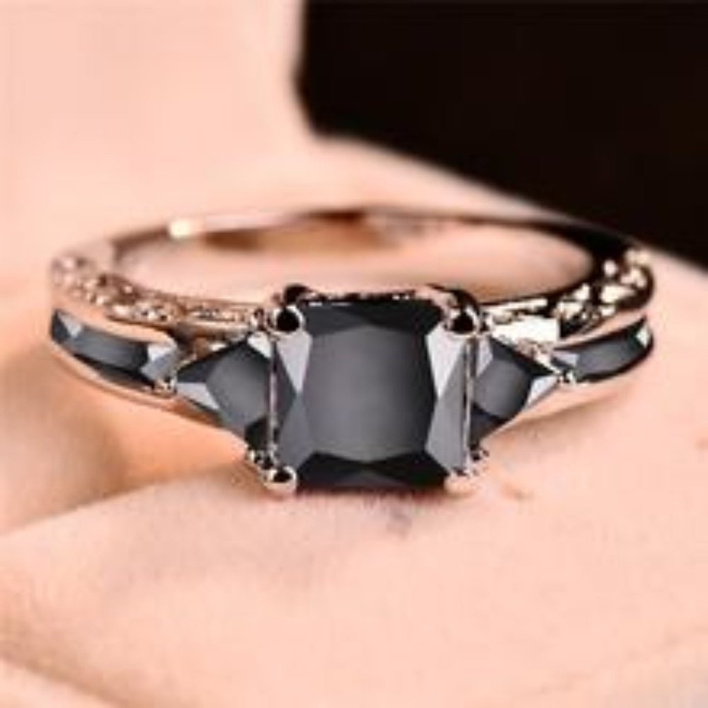 Elegant Design Black Crystal Ring Size 8
